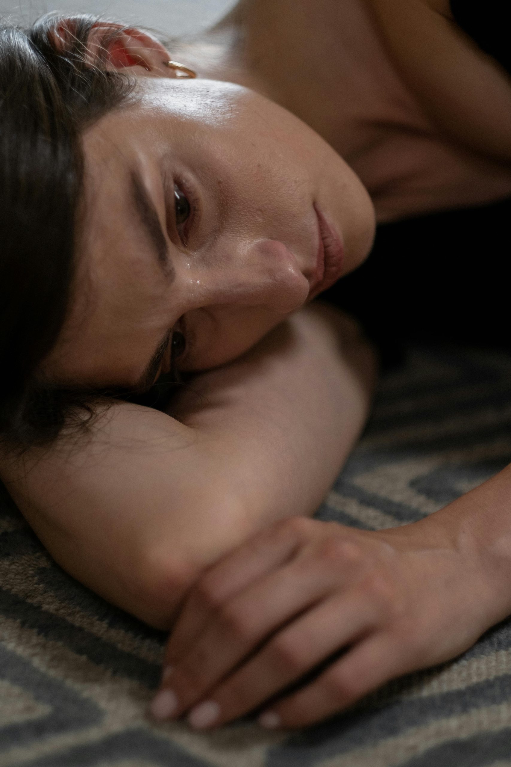 The Heartbreaking Moment You Don’t Recognize Yourself — And the Journey Home to Who You Really Are
